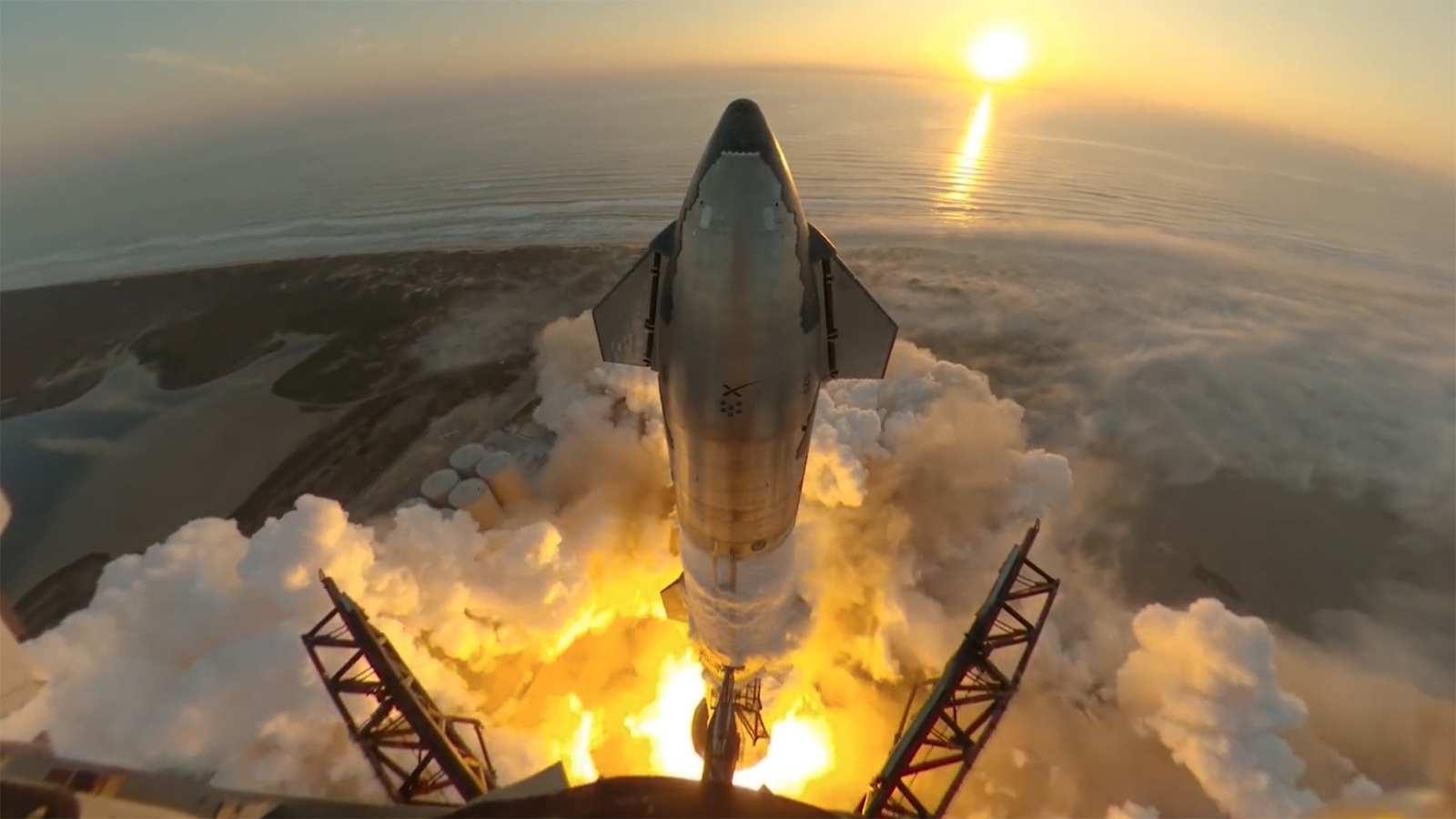 Starship lifting off during its second flight attempt